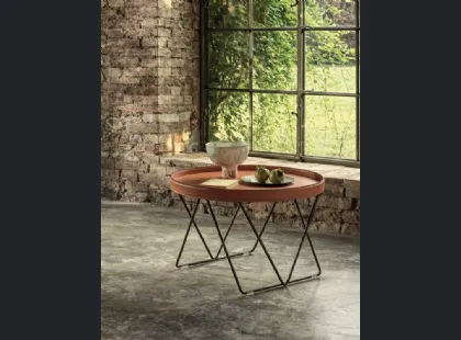Tavolino Flexus con top in cuoio e base in acciaio laccato di Bontempi