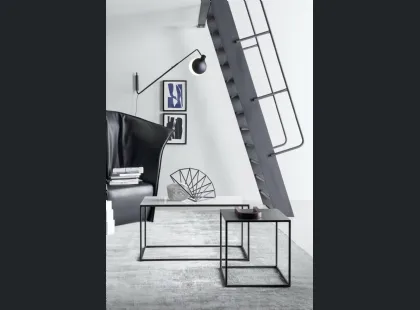 Tavolino Team con base in metallo e top disponibile in varie finiture di Novamobili