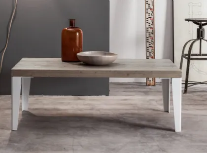 Tavolino Wood in legno di Rovere massello con gambe in ferro laccato Bianco di Devina Nais