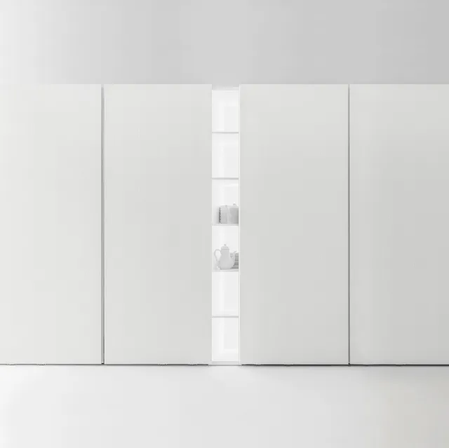 Armadio dispensa in essenza natural wood con ante complanari di Caccaro