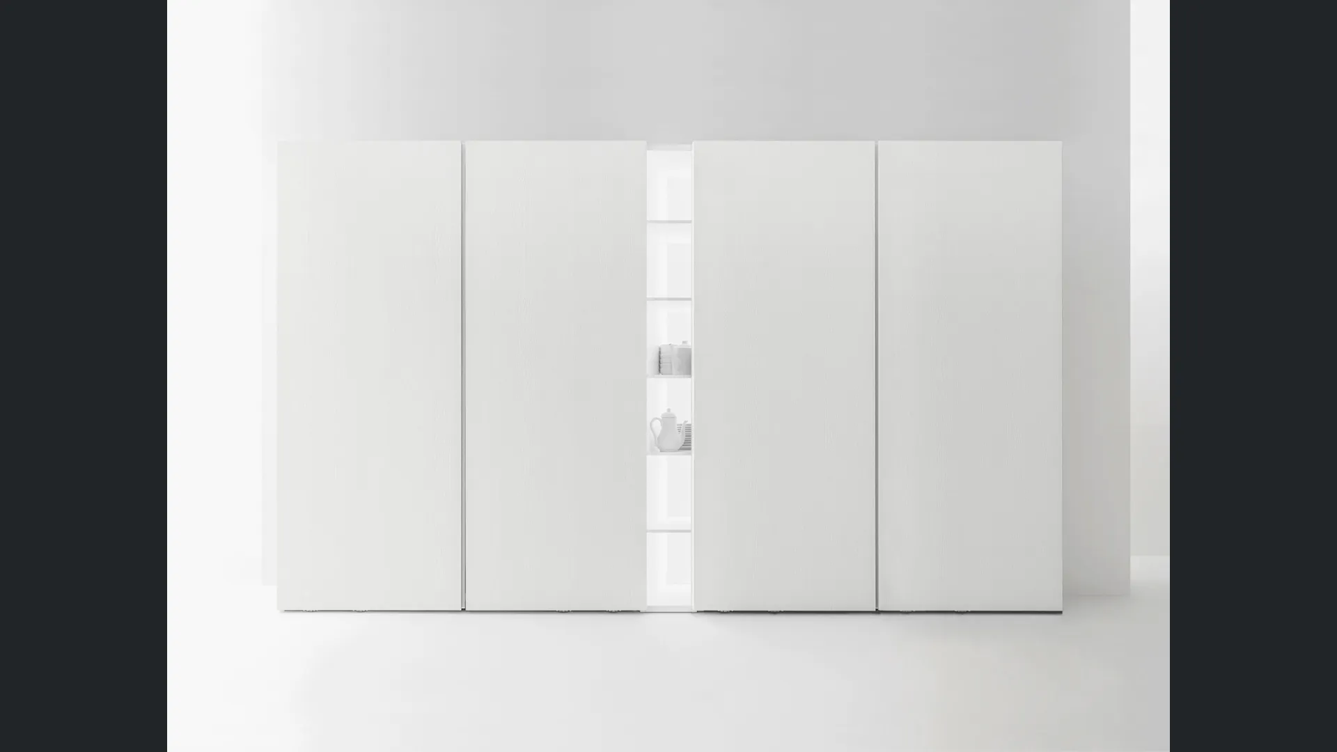 Armadio dispensa in essenza natural wood con ante complanari di Caccaro