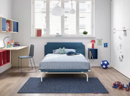 Cameretta componibile con letto ad una piazza e mezza e pensili sospesi Kids space 05 di Nidi