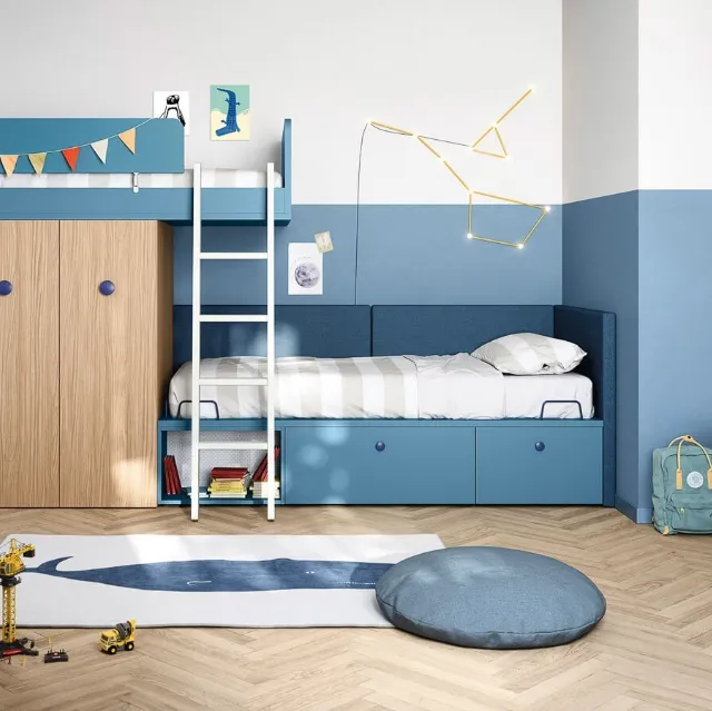 Cameretta con 2 letti a castello, cassettoni e armadio in legno Kids space 12 di Nidi
