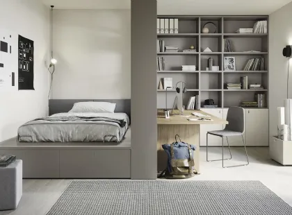 Cameretta componibile con letto su cassettone, scrivania e ampia libreria Next space 02 di Nidi