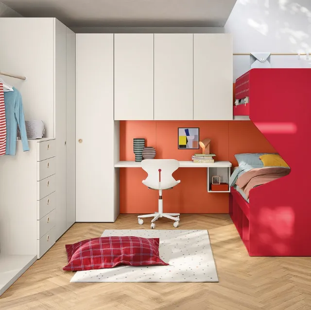 Cameretta con letti a castello e armadio ad angolo Kids space 18 di Nidi
