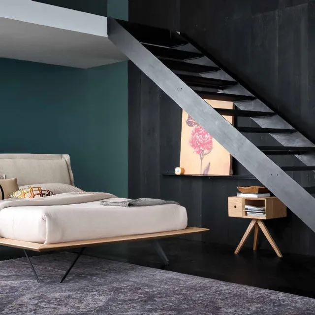 Letto con giroletto in legno e testiera in tessuto Diamante di Alta Corte