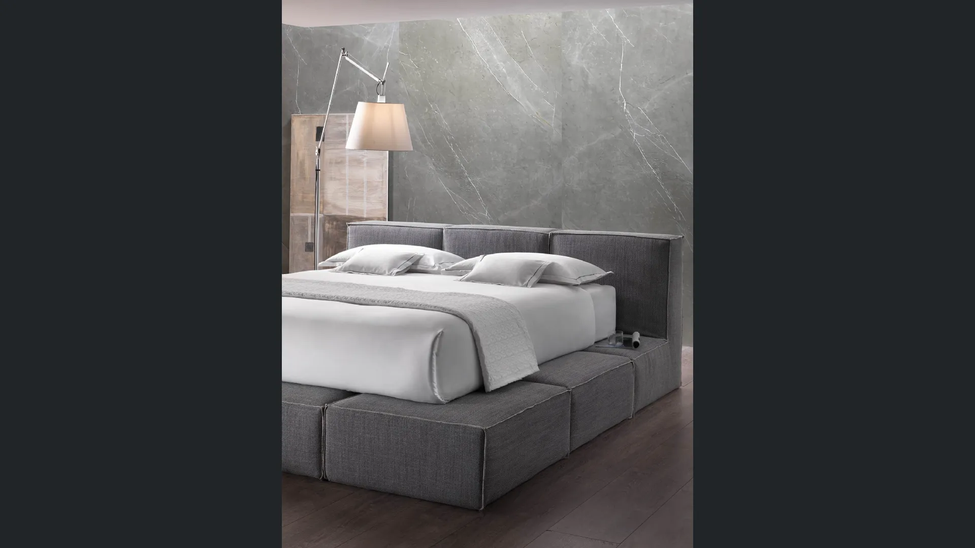 Letto di design in tessuto imbottito Designer QB di Altrenotti