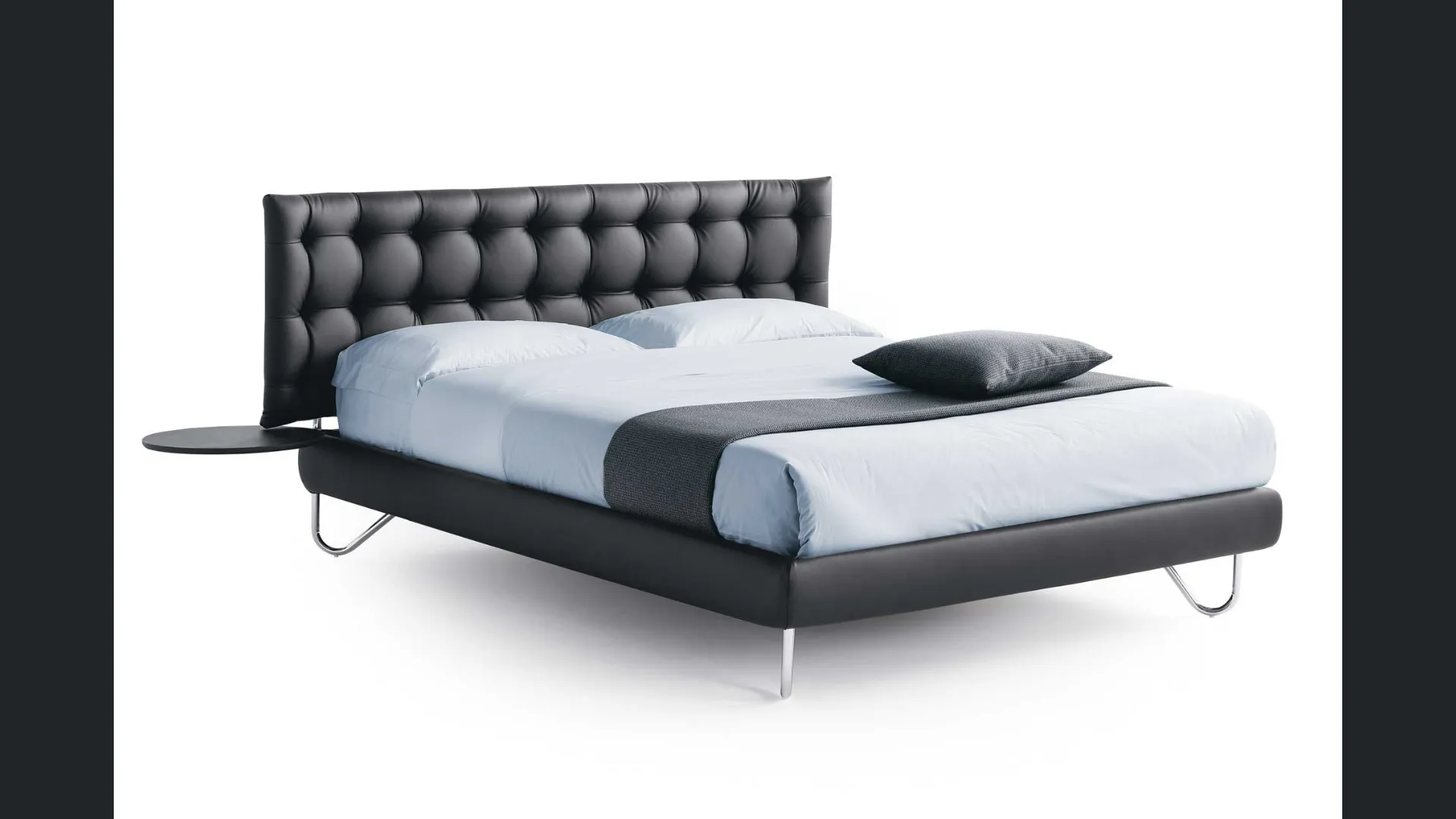 Letto in pelle imbottito con testiera in lavorazione capitonnè Hug 05 Low di Noctis