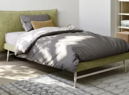 Letto singolo Pillow in tessuto con grande testiera imbottita di Nidi