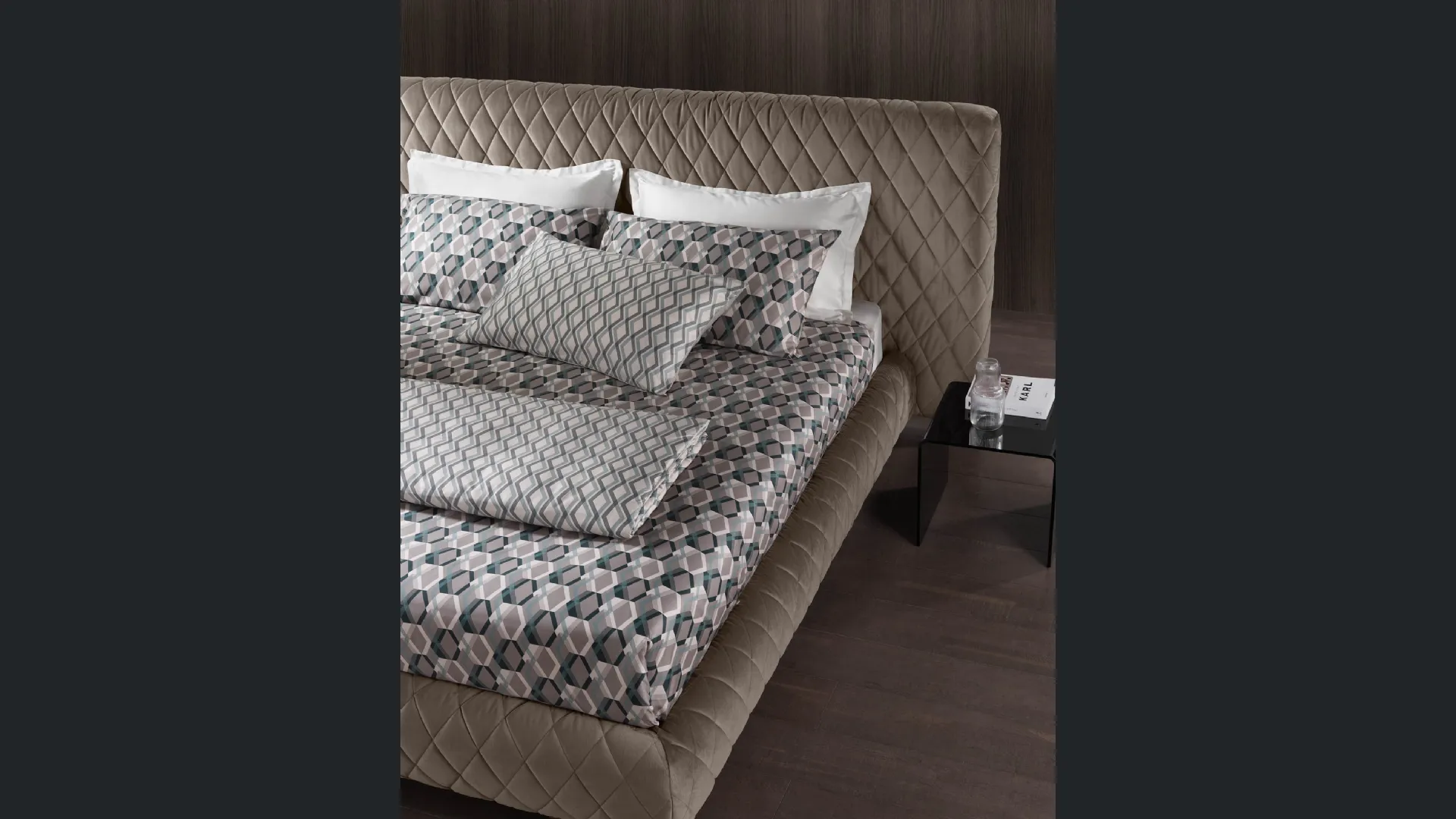 Letto in tessuto trapuntato con box contenitore Why Not Canto di Altrenotti