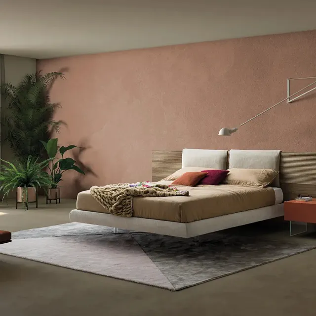 Letto in legno di Rovere Zen Soft con testiera sospesa arricchita da due cuscini imbottiti di Devina Nais