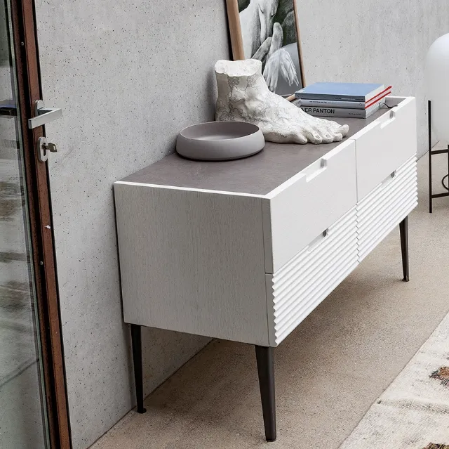 Madia Zero16 a 4 Cassetti in Rovere massello laccato Bianco di Devina Nais