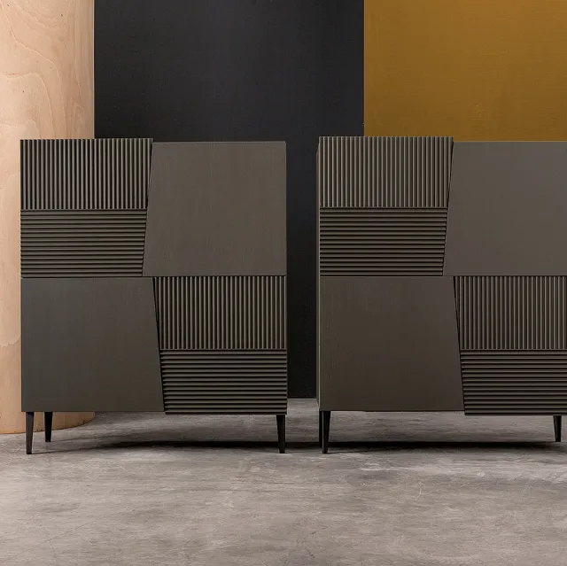 Madia Alta Zero16 in legno massello laccato di Devina Nais