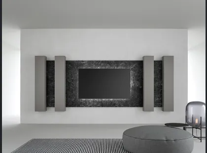 Mobile Porta Tv in laccato opaco con boiserie in gres porcellanato effetto marmo di Caccaro