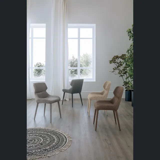 Sedia Detroit imbottita e interamente rivestita in tessuto Soft-Touch vintage di Target Point
