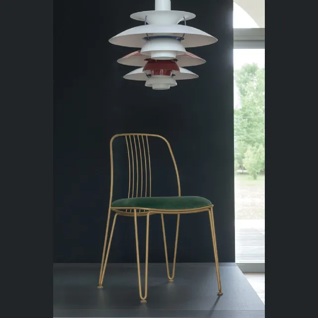 Sedia Granada con struttura in metallo verniciato e seduta imbottita e rivestita in morbida microfibra effetto velluto di Target Point