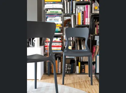 Sedia di design in polipropilene grigio opaco Helios di Connubia