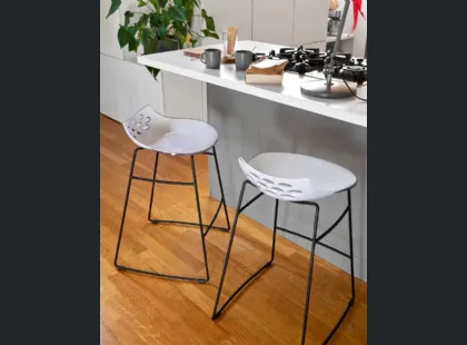 Sgabello in plastica con struttura in metallo Jam SG di Connubia
