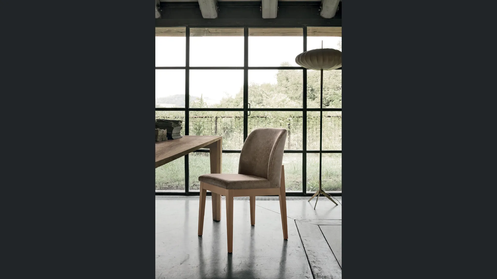 Sedia Salisburgo con struttura in legno verniciato e seduta in morbido tessuto Soft Touch Vintage di Target Point