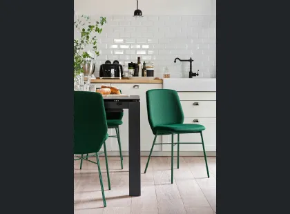 Sedia in tessuto con gambe in metallo Sibilla soft di Connubia