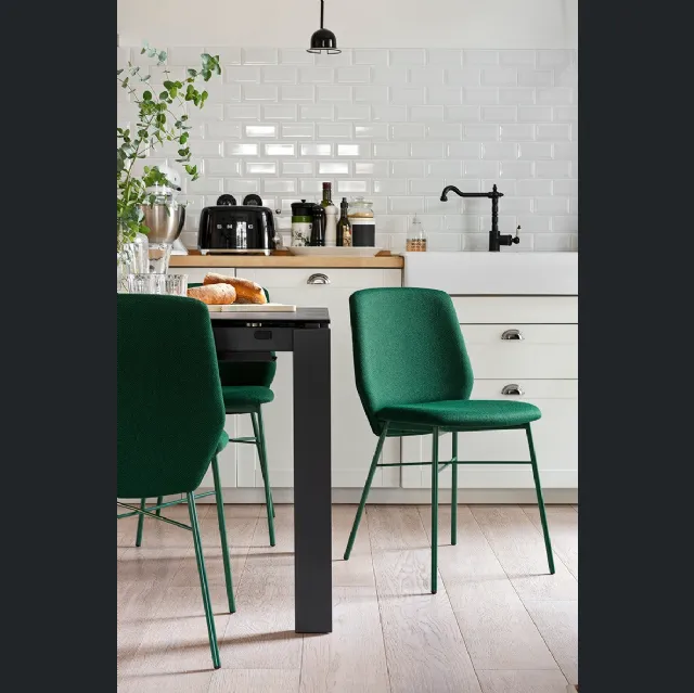 Sedia in tessuto con gambe in metallo Sibilla soft di Connubia