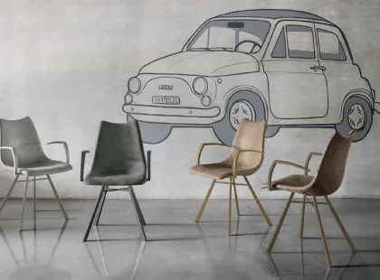 Sedia Maiorca Poltroncina con braccioli rivestita in tessuto soft touch vintage di Target Point