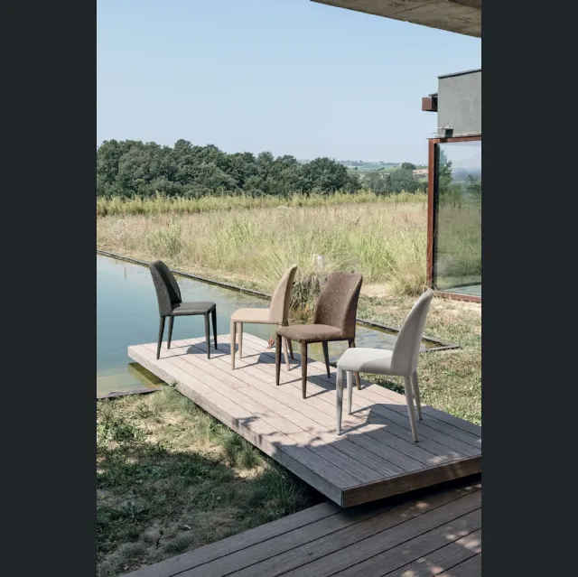 Sedia Vienna interamente rivestita in morbido tessuto Soft Touch Vintage di Target Point