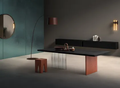 Tavolo Alabama in Rovere massello con una gamba in legno e una in vetro Devina Nais