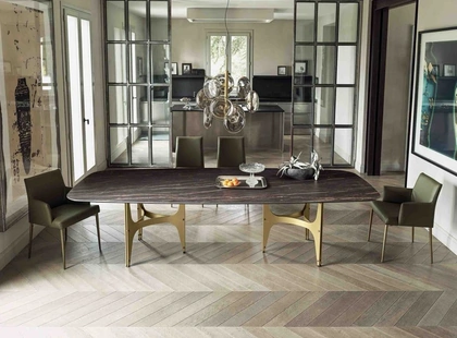 Tavolo Universe XXL con top in SuperMarmo e base in acciaio laccato di Bontempi