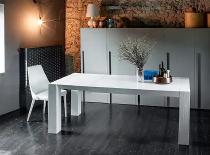 Tavolo allungabile Mini Brooklyn in Rovere massello laccato di Devina Nais