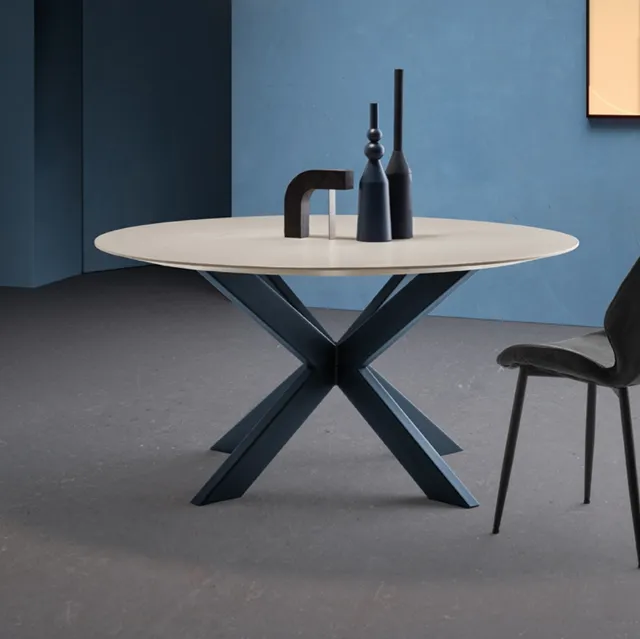 Tavolo Manhattan Ring con top in Rovere e base in ferro di Devina Nais