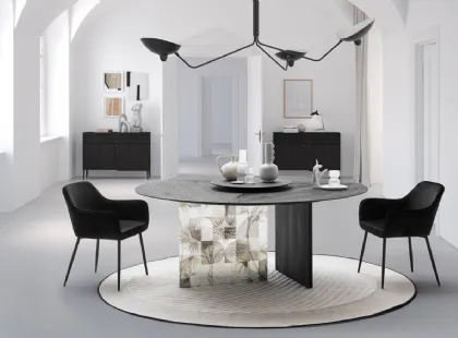 Tavolo Manhattan Slice con piano in Rovere e base in vetro con decoro e legno di Devina Nais