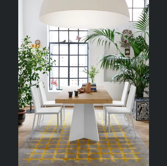 Tavolo allungabile in nobilitato rovere naturale con base in metallo bianco opaco Wings di Connubia
