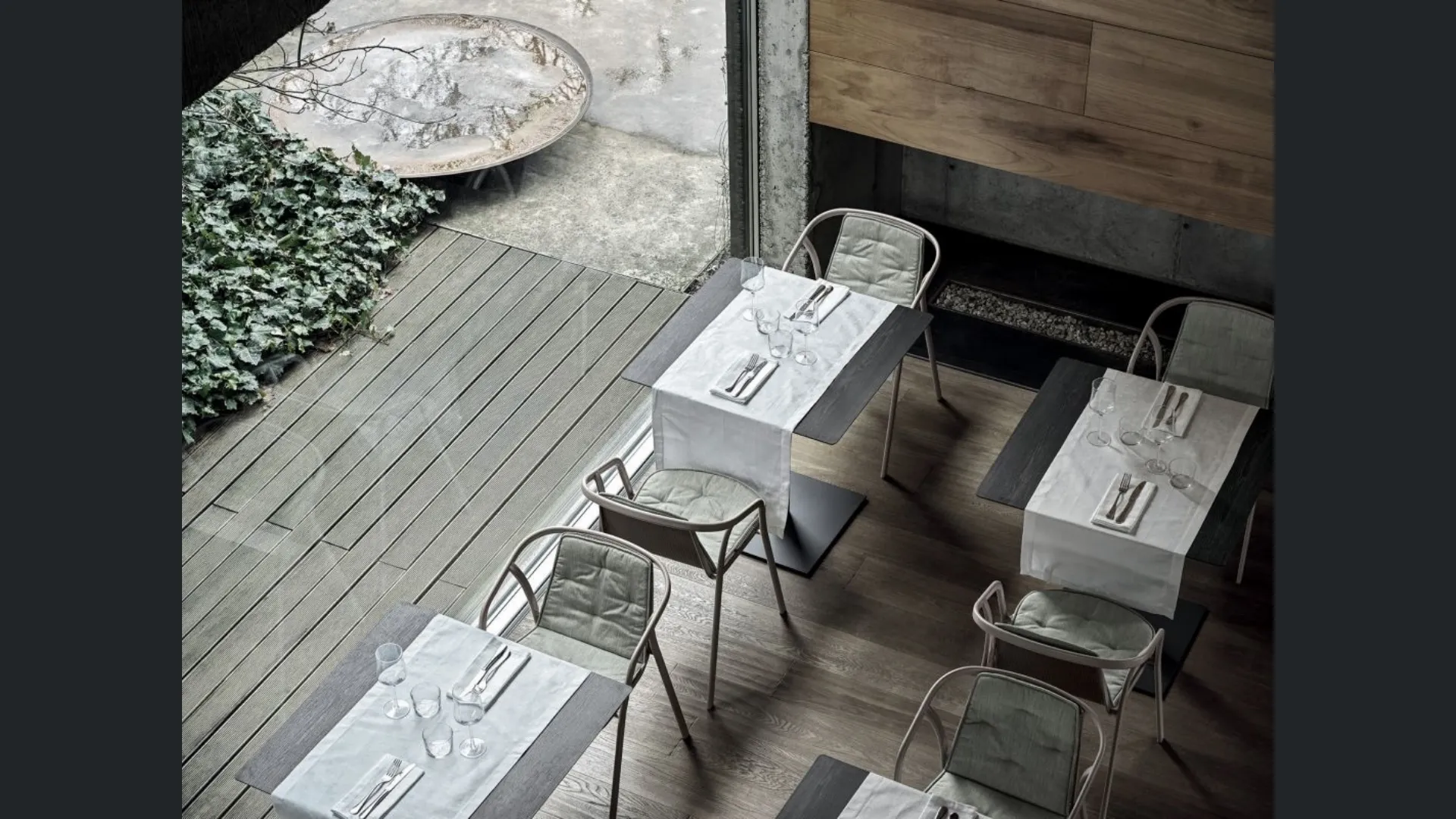 Tavolo con base in acciaio laccato Alter basso Outdoor di Bontempi