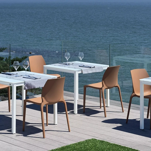 Tavolo Diesis Outdoor con top in vetro di Bontempi
